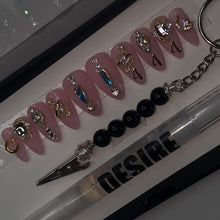 Load image into Gallery viewer, ✨BUNDLE✨ SHORT ALMOND SIZE MEDIUM
